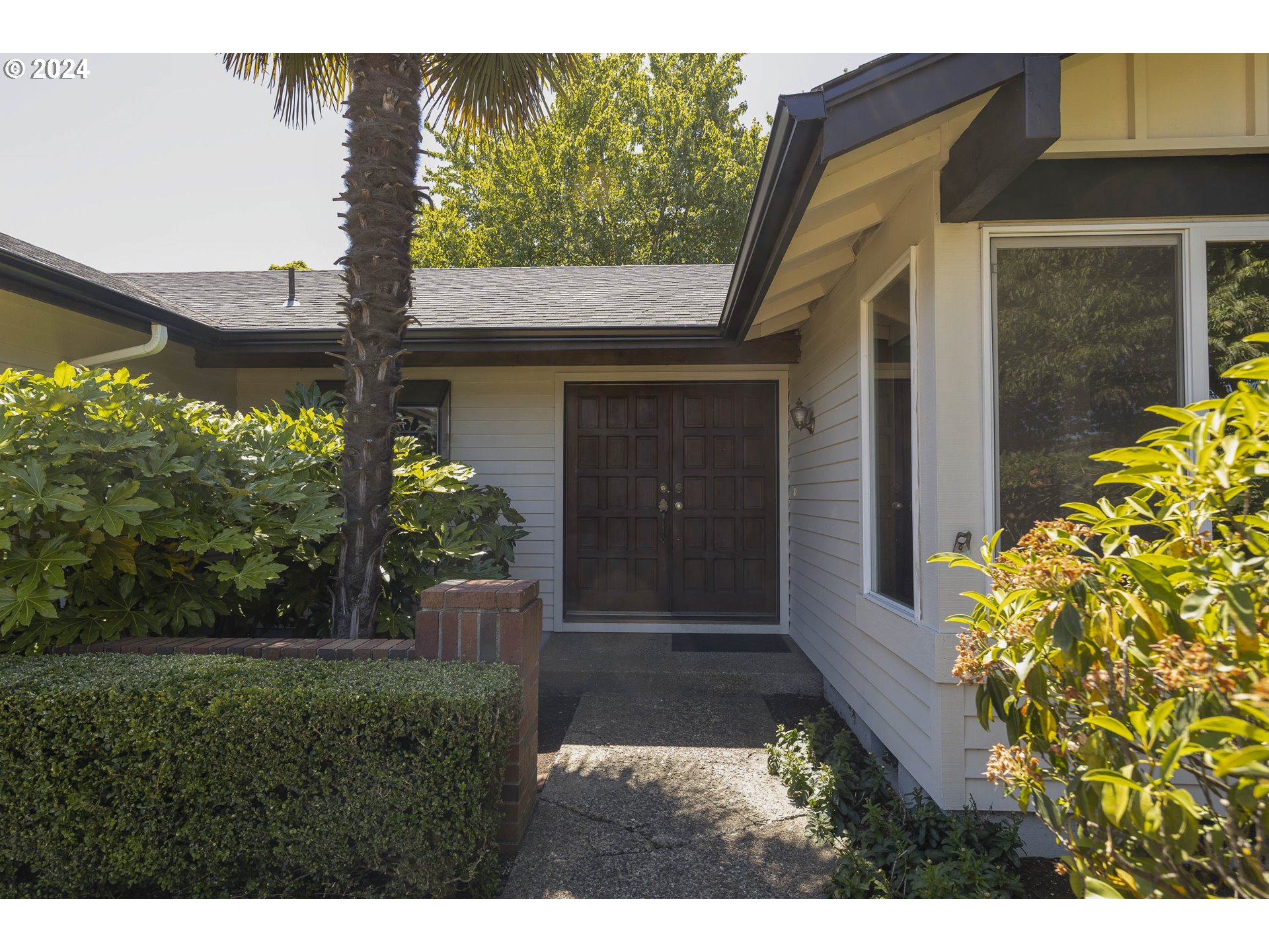 2466 Erin Way Eugene, OR 97408 - Photo 3 of 31