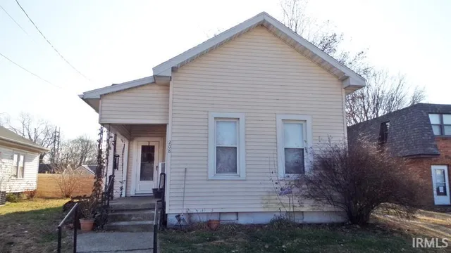 $99,900 | 208 South 10th Street, Vincennes, IN 47591