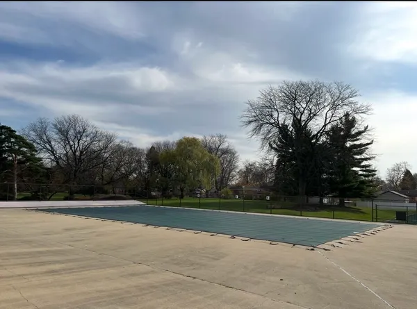 $1,800 | 1405 East Central Road, Unit 305A, Arlington Heights, IL 60005