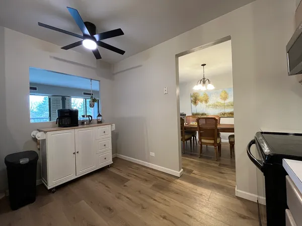 $1,800 | 1405 East Central Road, Unit 305A, Arlington Heights, IL 60005