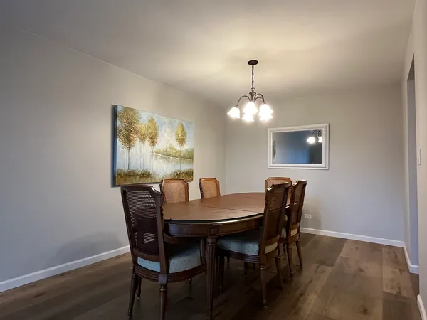 $1,800 | 1405 East Central Road, Unit 305A, Arlington Heights, IL 60005