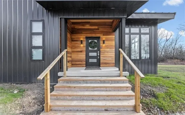 $698,000 | 1371 1300th Street, Iola, KS 66749