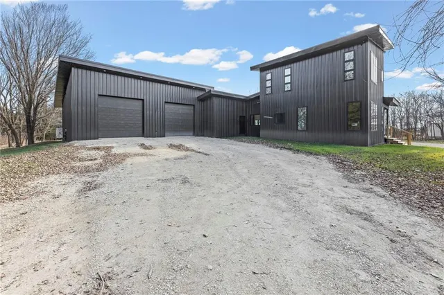 $698,000 | 1371 1300th Street, Iola, KS 66749