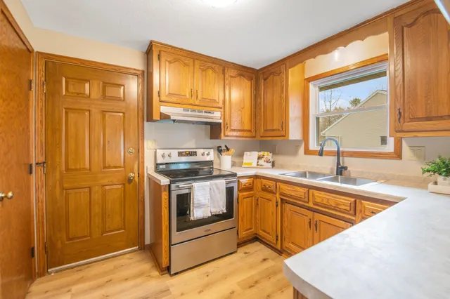 $350,000 | 1310 Sandstone Place, Green Bay, WI 54313