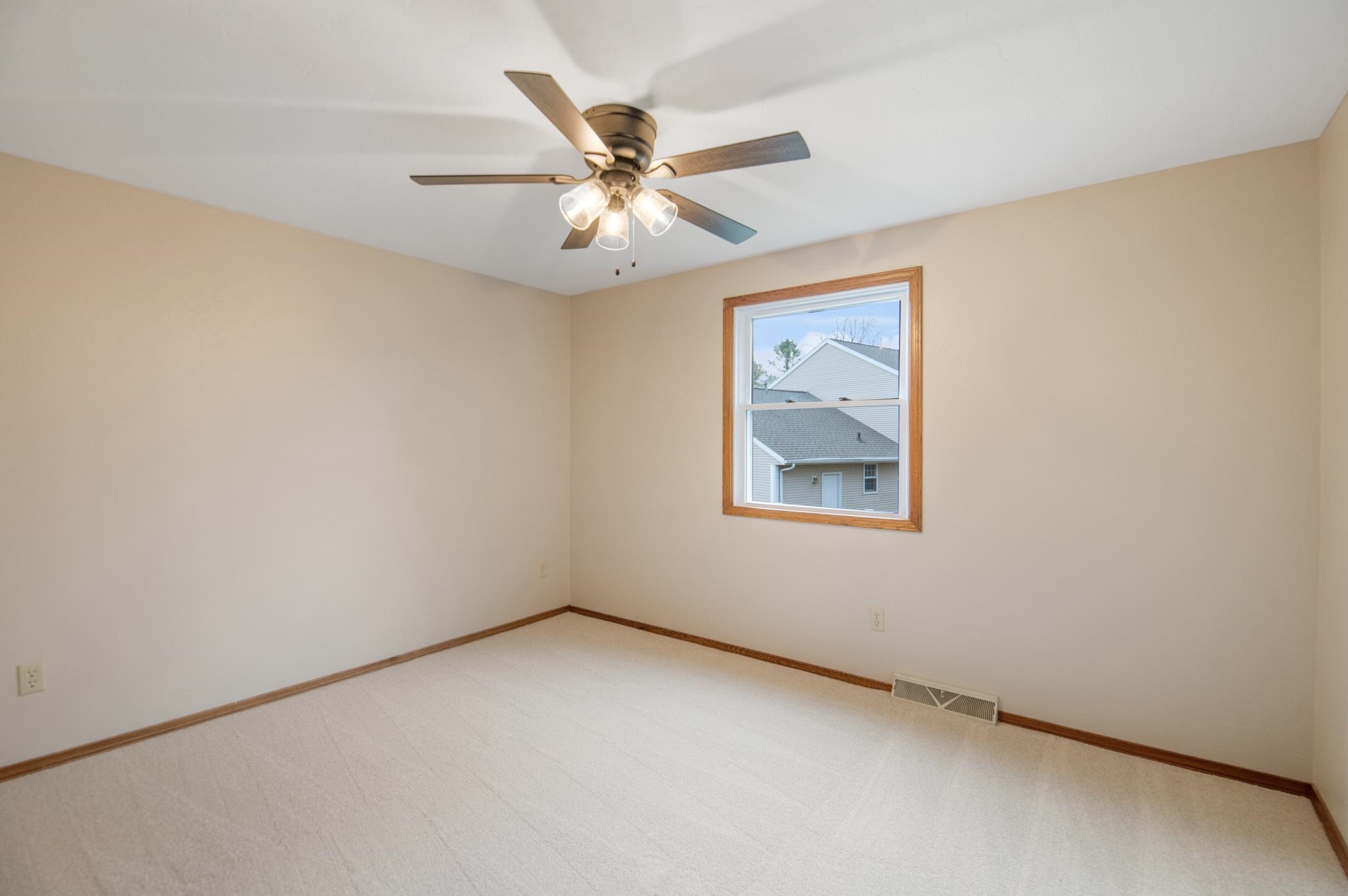 1310 Sandstone Place Green Bay, WI 54313 - Photo 20 of 32