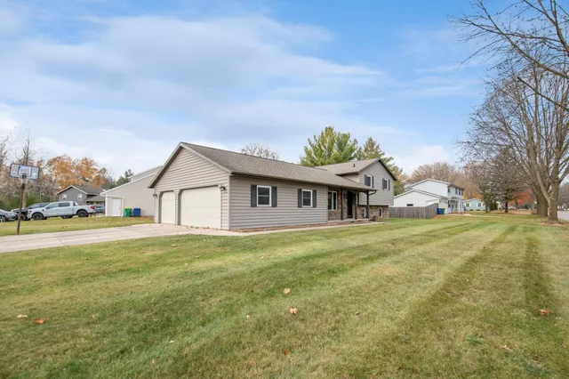 $350,000 | 1310 Sandstone Place, Green Bay, WI 54313