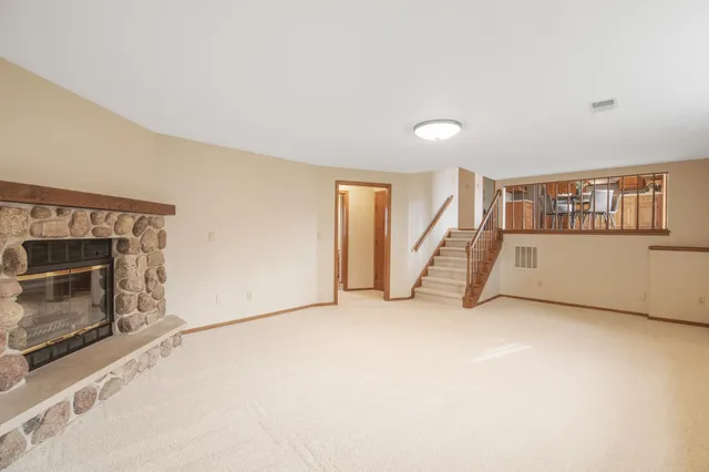 $350,000 | 1310 Sandstone Place, Green Bay, WI 54313