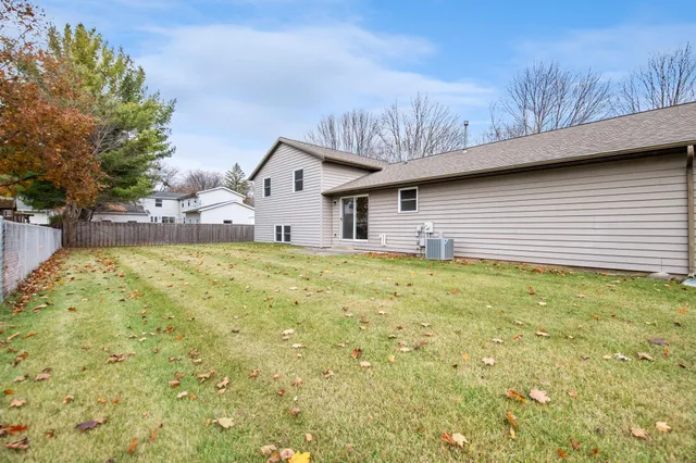 $350,000 | 1310 Sandstone Place, Green Bay, WI 54313