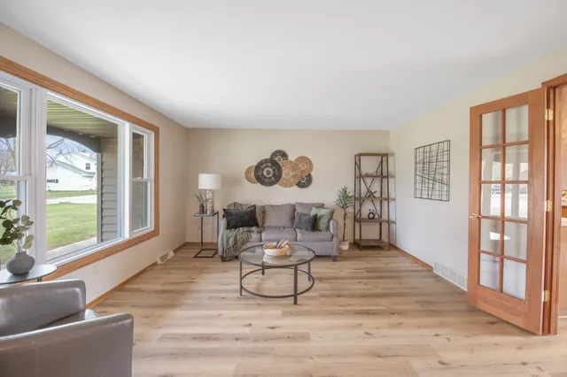 $350,000 | 1310 Sandstone Place, Green Bay, WI 54313