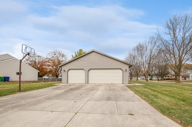 $350,000 | 1310 Sandstone Place, Green Bay, WI 54313