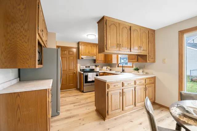 $350,000 | 1310 Sandstone Place, Green Bay, WI 54313