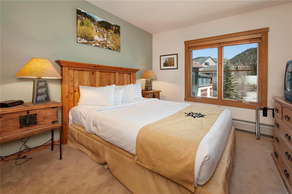 129 River Run Road, Unit 8058 Keystone, CO 80435 - Photo 17 of 35 a bedroom with a bed and a lamp on table