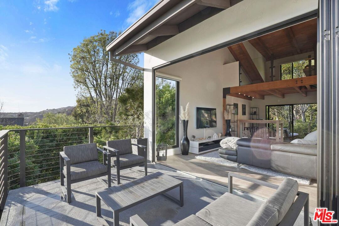 3609 Serra Road Malibu, CA 90265 - Photo 13 of 49 Gallery Image 13