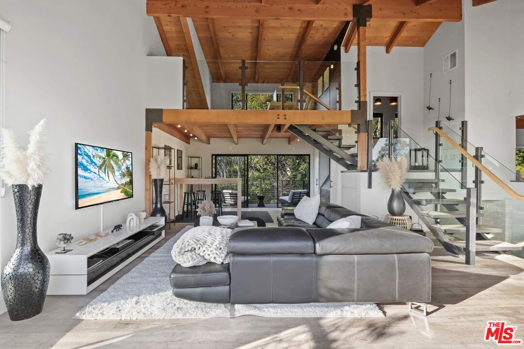 3609 Serra Road Malibu, CA 90265 - Photo 14 of 49 Gallery Image 14