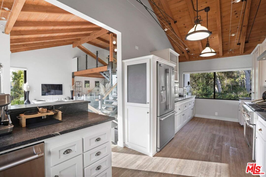 3609 Serra Road Malibu, CA 90265 - Photo 20 of 49 Gallery Image 20
