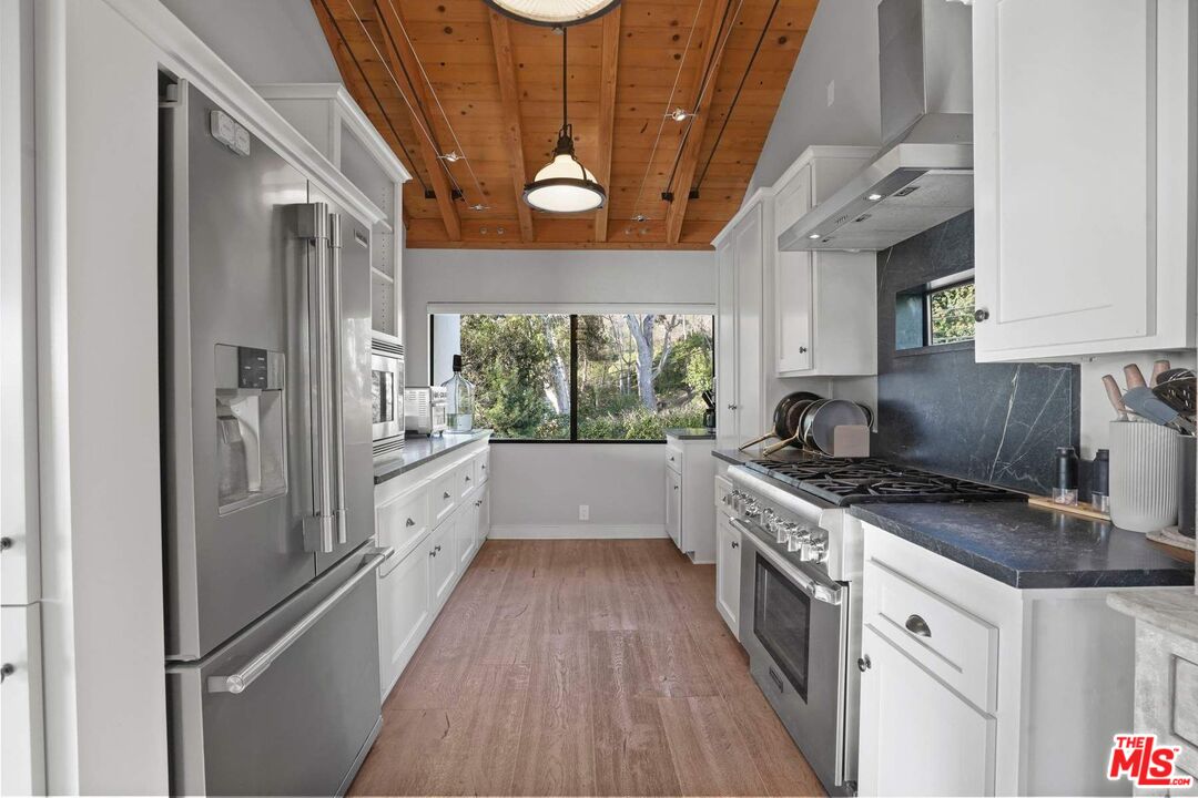 3609 Serra Road Malibu, CA 90265 - Photo 21 of 49 Gallery Image 21