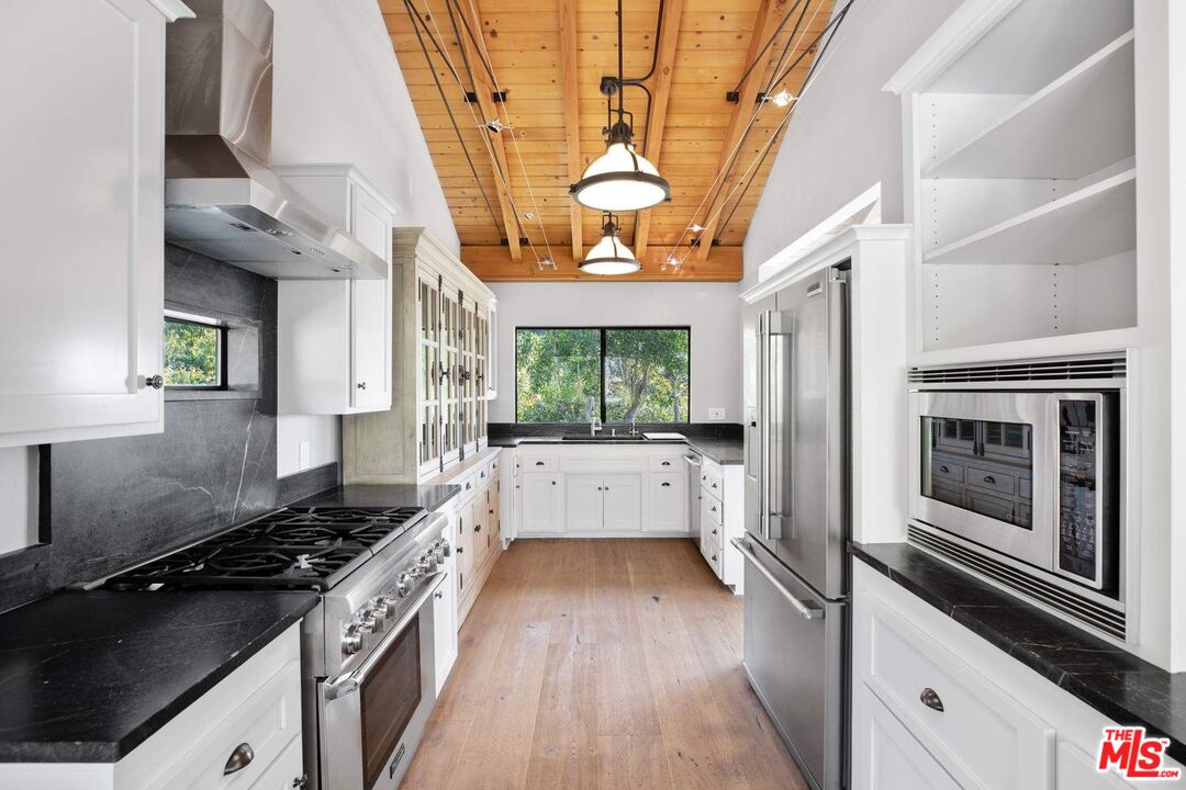 3609 Serra Road Malibu, CA 90265 - Photo 22 of 49 Gallery Image 22