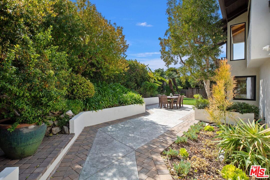 3609 Serra Road Malibu, CA 90265 - Photo 38 of 49 Gallery Image 38