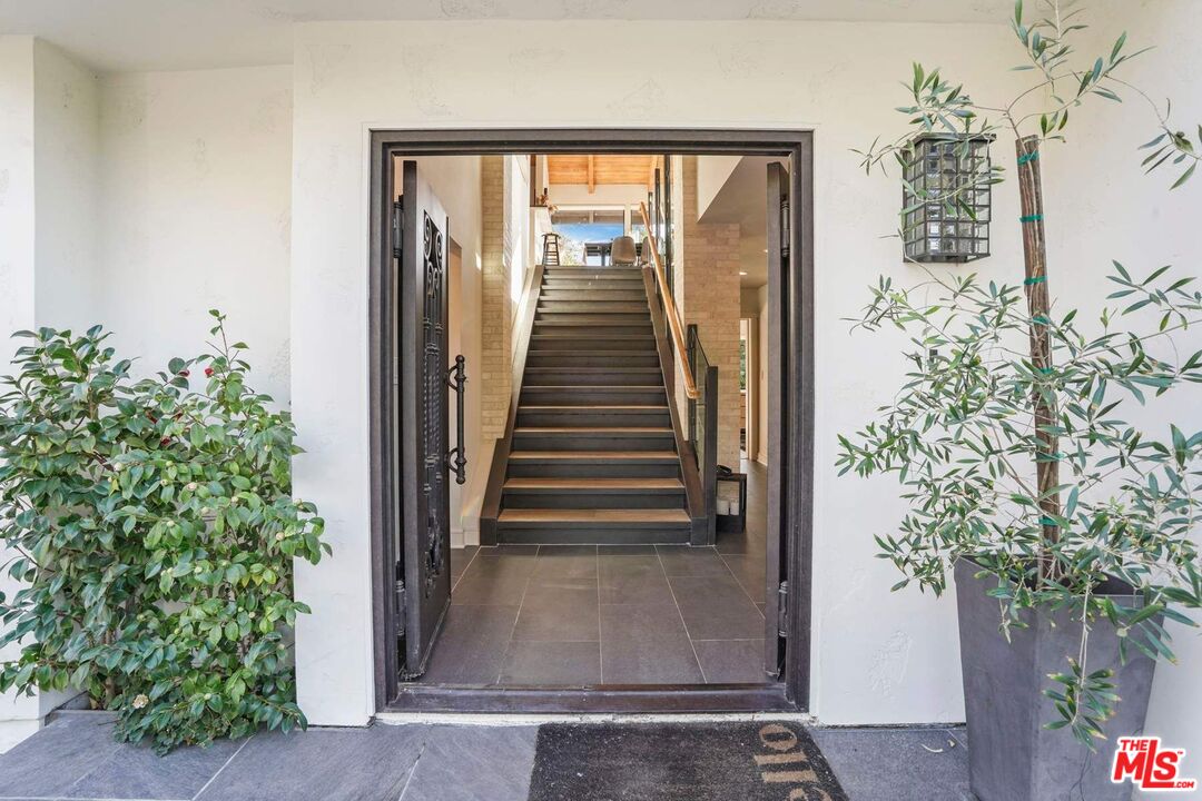 3609 Serra Road Malibu, CA 90265 - Photo 5 of 49 Gallery Image 5