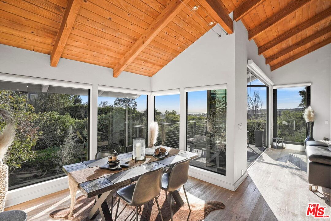 3609 Serra Road Malibu, CA 90265 - Photo 7 of 49 Gallery Image 7