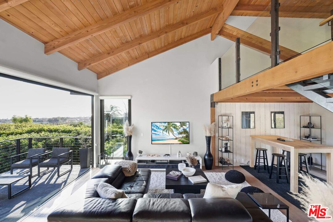 3609 Serra Road Malibu, CA 90265 - Photo 8 of 49 Gallery Image 8