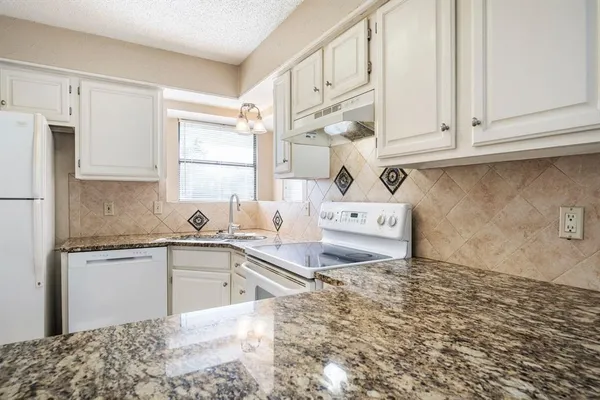 $2,400 | 339 Aspenway Drive, Coppell, TX 75019