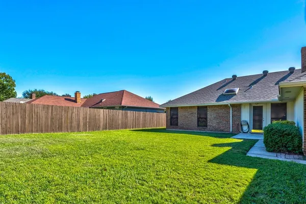 $2,400 | 339 Aspenway Drive, Coppell, TX 75019