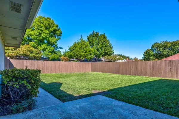 $2,400 | 339 Aspenway Drive, Coppell, TX 75019