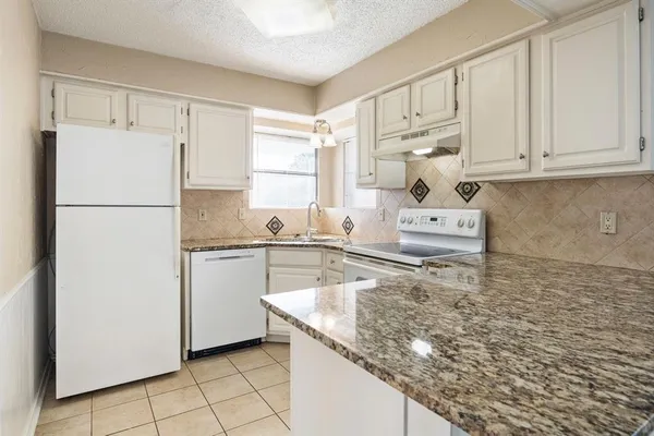 $2,400 | 339 Aspenway Drive, Coppell, TX 75019