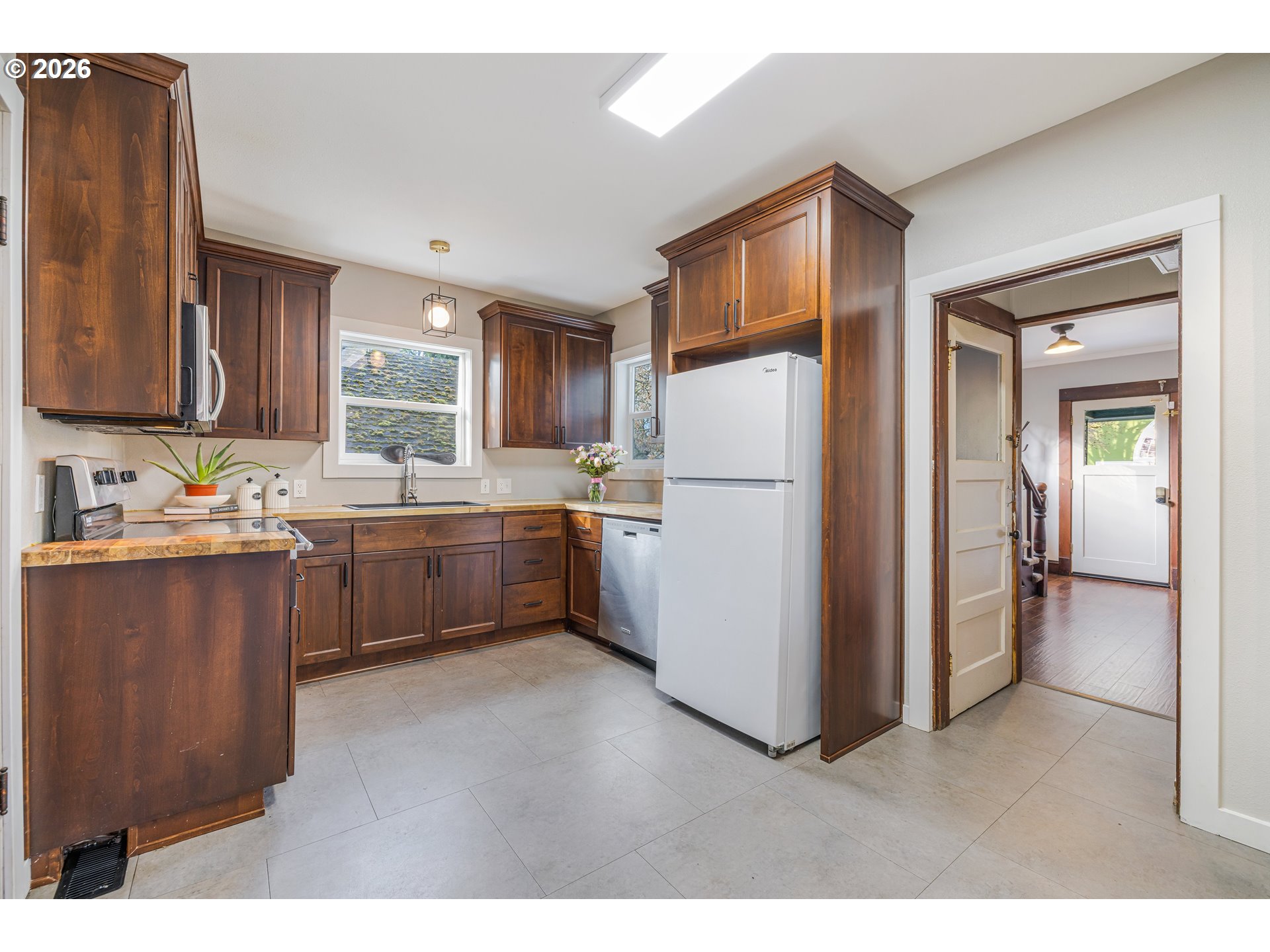 210 19th Street Southeast Salem, OR 97301 - Photo 12 of 28