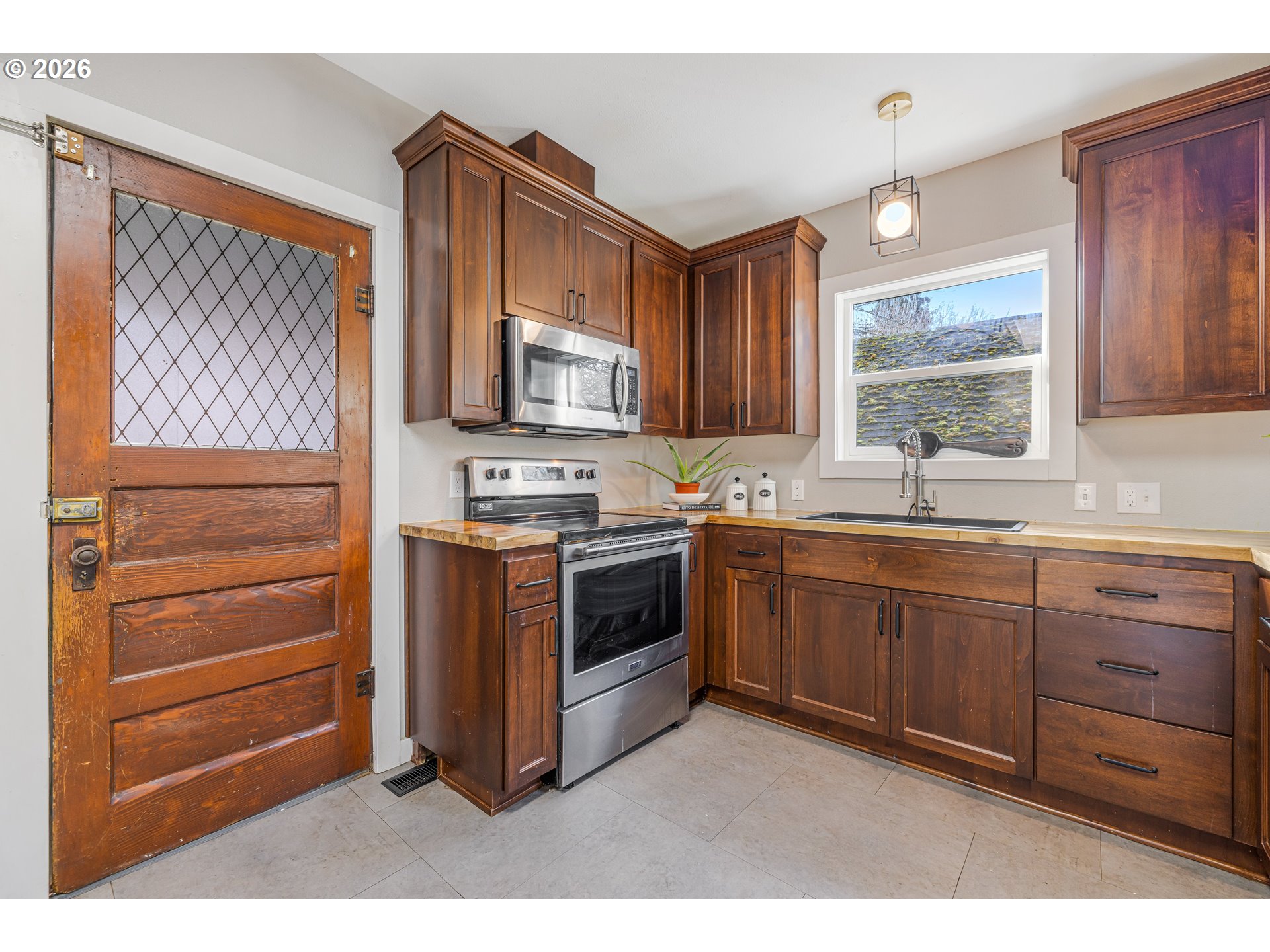 210 19th Street Southeast Salem, OR 97301 - Photo 13 of 28