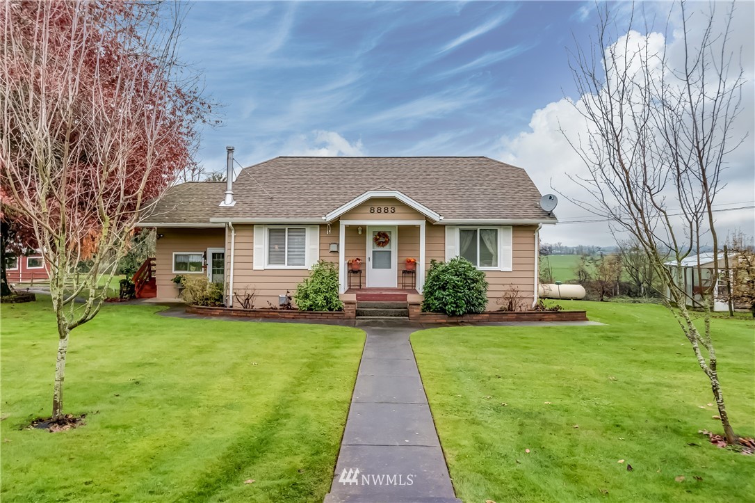 8883 North Pass Road Sumas, WA 98295 - Photo 2 of 25 a front view of a house with a yard and trees