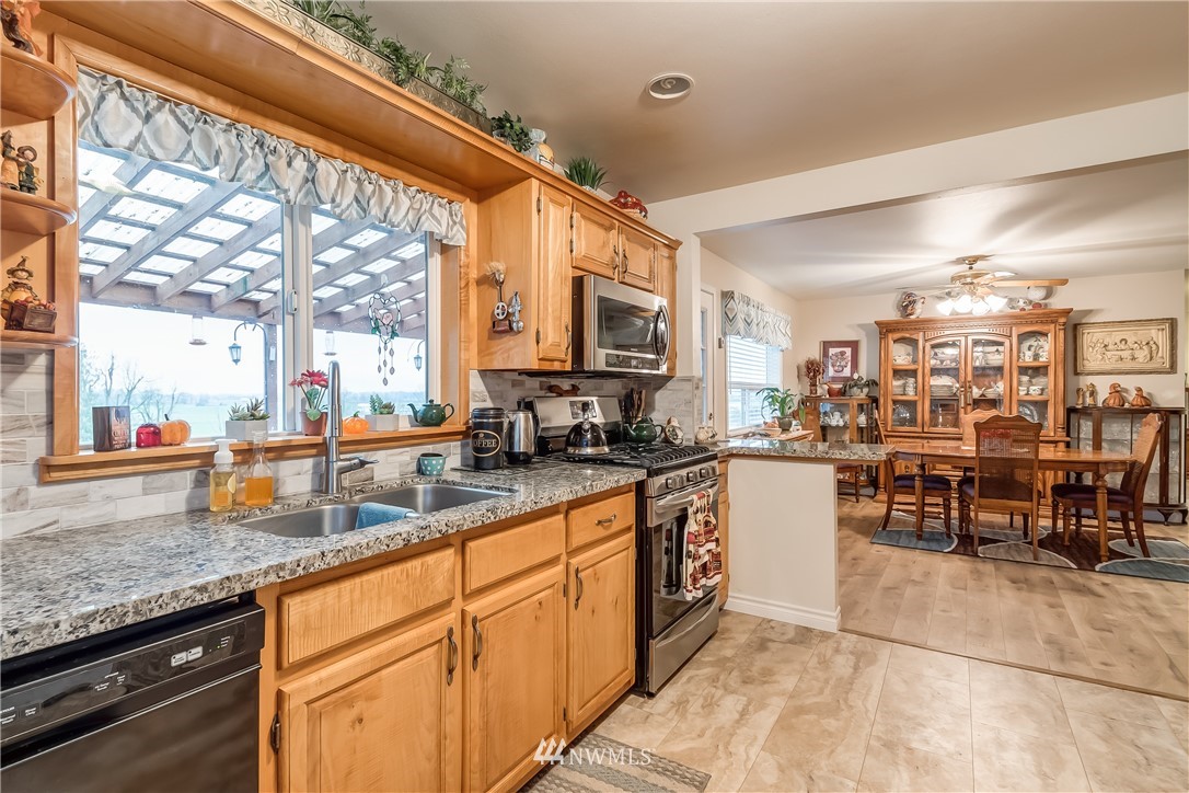 8883 North Pass Road Sumas, WA 98295 - Photo 16 of 25 a kitchen with lots of counter top space and dining table