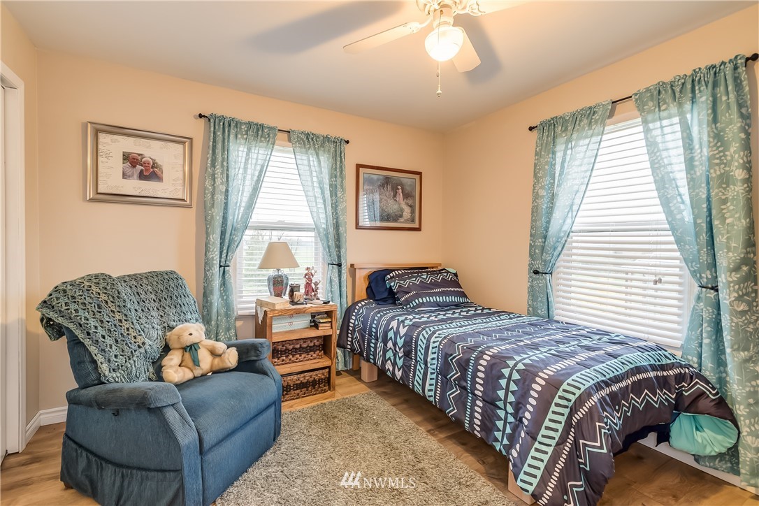 8883 North Pass Road Sumas, WA 98295 - Photo 25 of 25 a spacious bedroom with a bed and a couch
