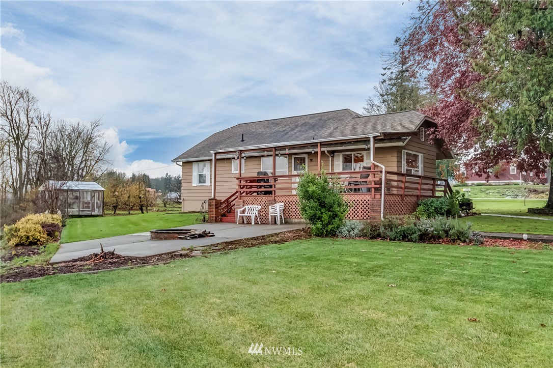8883 North Pass Road Sumas, WA 98295 - Photo 5 of 25 a front view of house with yard and green space