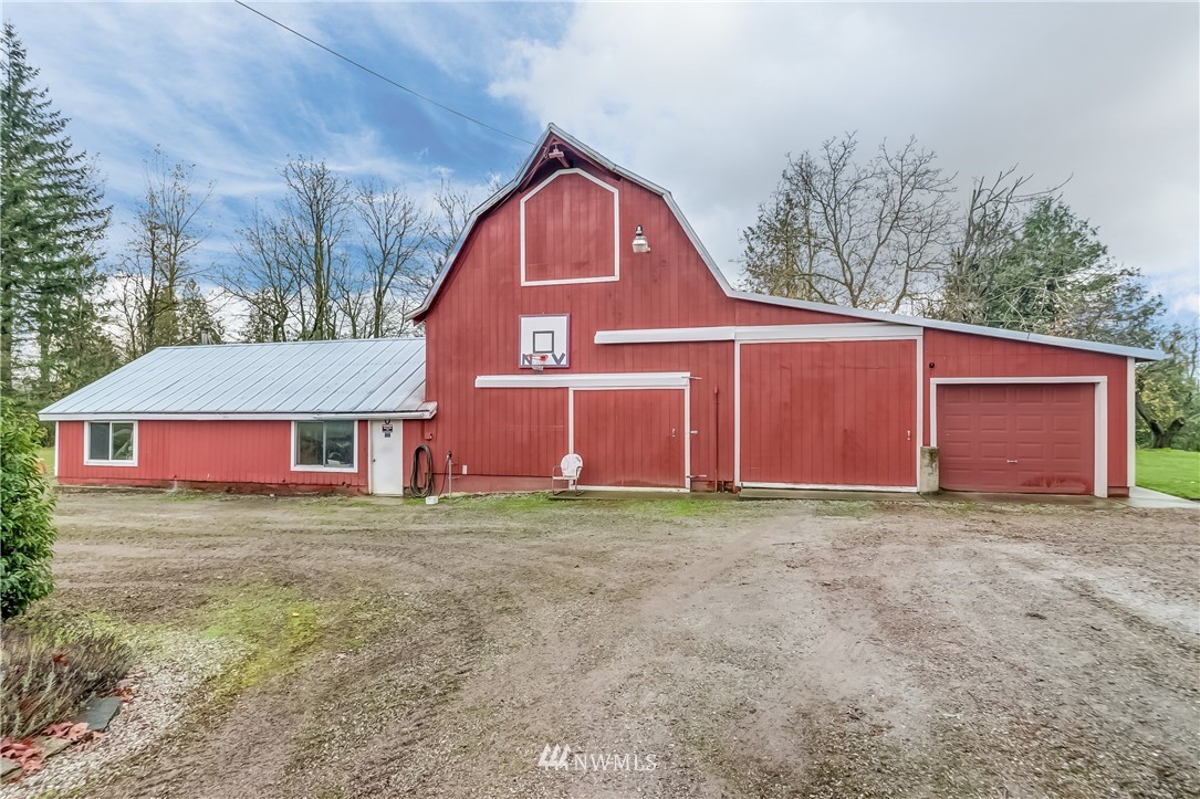 8883 North Pass Road Sumas, WA 98295 - Photo 6 of 25 a front view of a house with yard