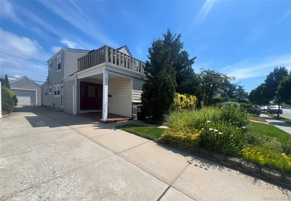$4,100 | 541 East Park Avenue, Unit 1, Long Beach, NY 11561