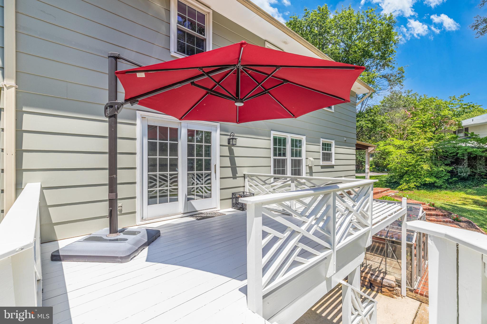 8618 Gateshead Road Alexandria, VA 22309 - Photo 22 of 57 Solar powered umbrella conveys!