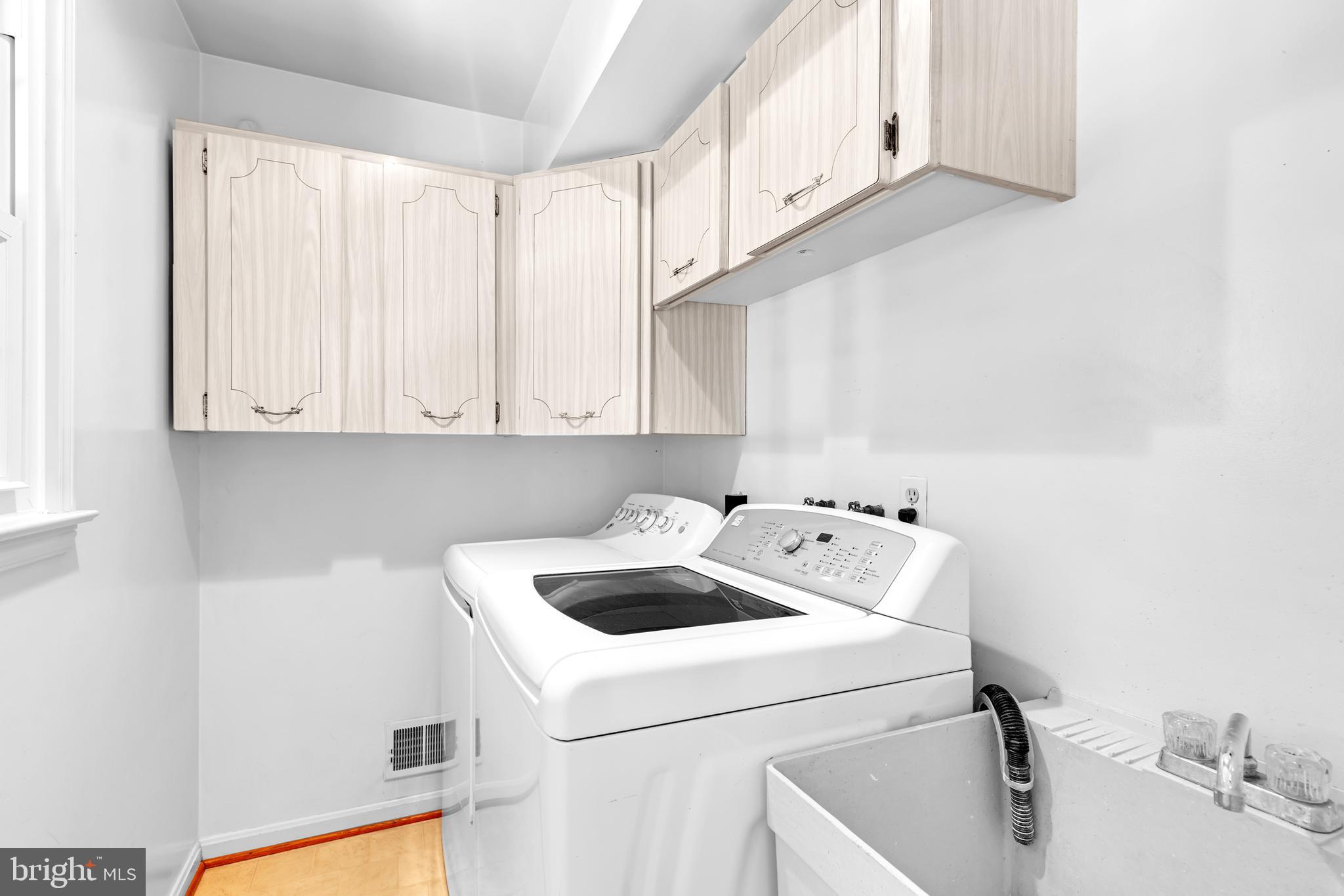 8618 Gateshead Road Alexandria, VA 22309 - Photo 44 of 57 Main lvl laundry