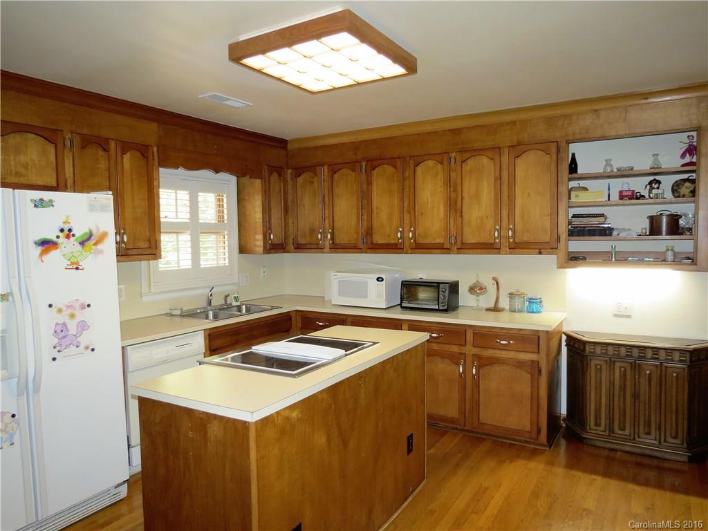 3316 Miranda Road Charlotte, NC 28216 - Photo 3 of 22 Gallery Image 3