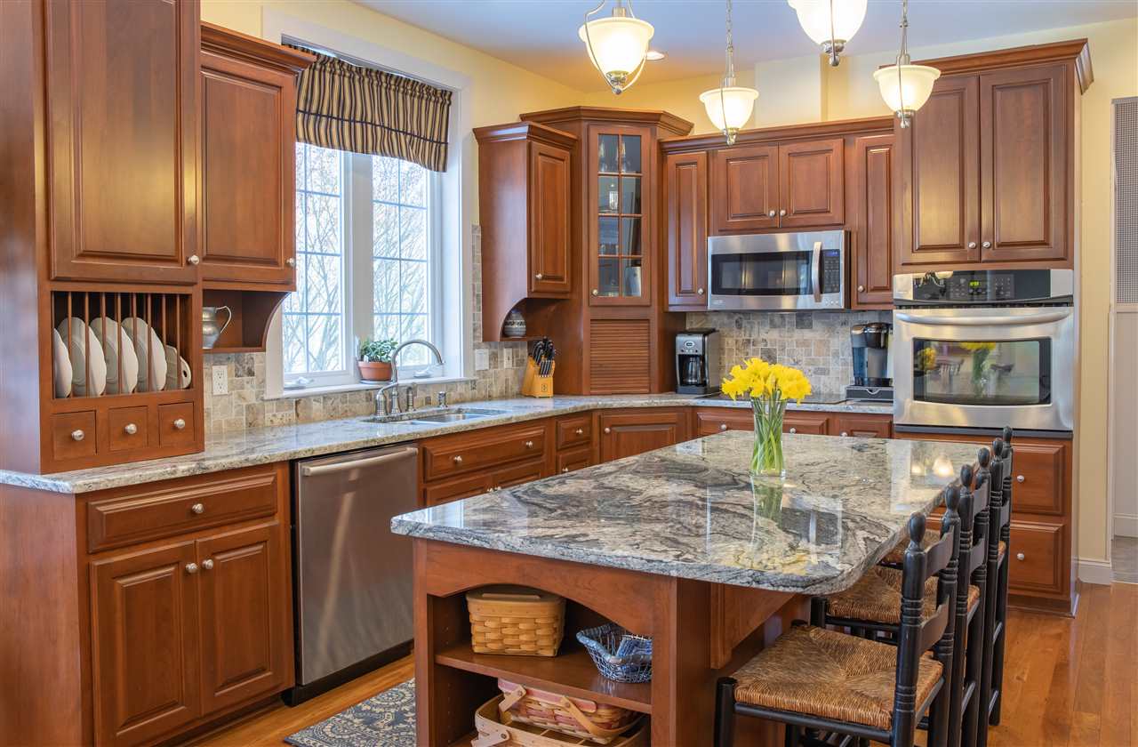 21 Stonegate Lane Shelburne, VT 05482 - Photo 8 of 32 Gallery Image 8
