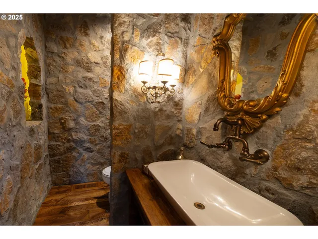 $2,329,999 | 23021 Brushline Court, Bend, OR 97701