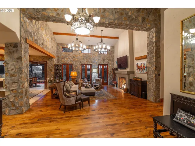 $2,329,999 | 23021 Brushline Court, Bend, OR 97701