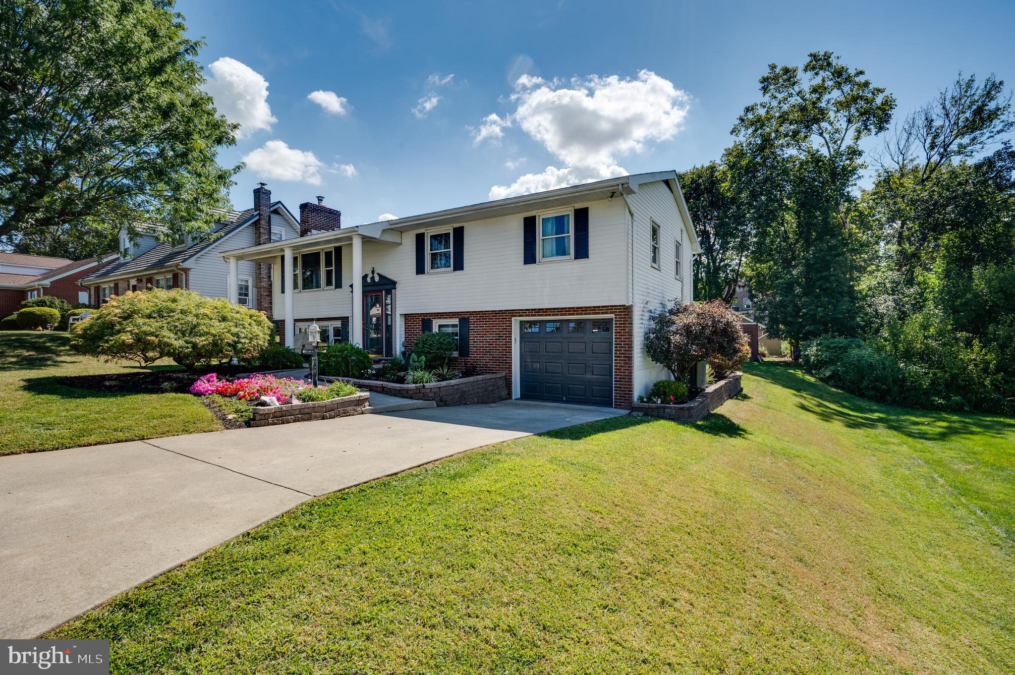 932 Walnut Street Emmaus, PA 18049 - Photo 4 of 45 Gallery Image 4