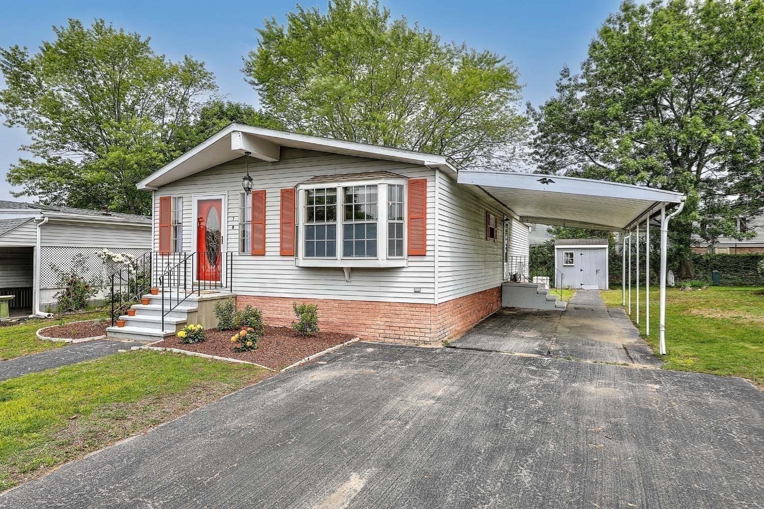7 Queens Road Attleboro, MA 02703 - Photo 2 of 33 Gallery Image 2
