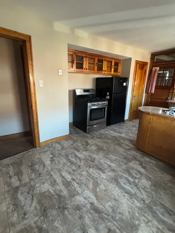 a view of a livingroom with furniture