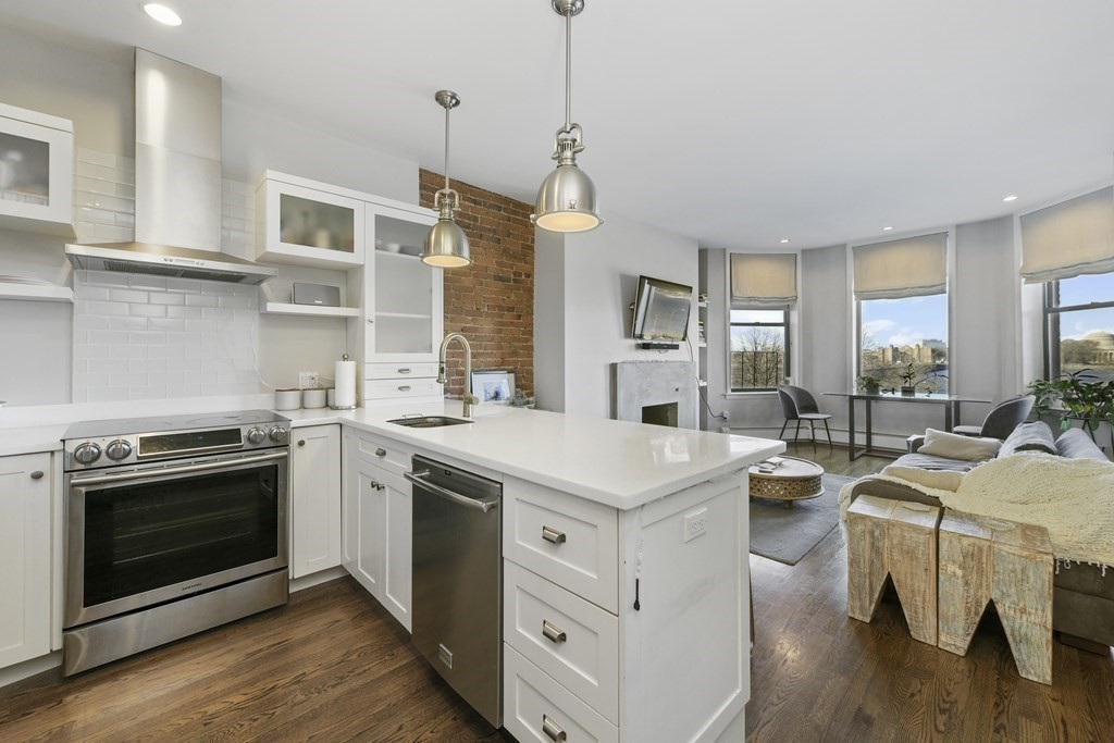 482 Beacon Street, Unit 32 Boston, MA 02115 - Photo 2 of 16