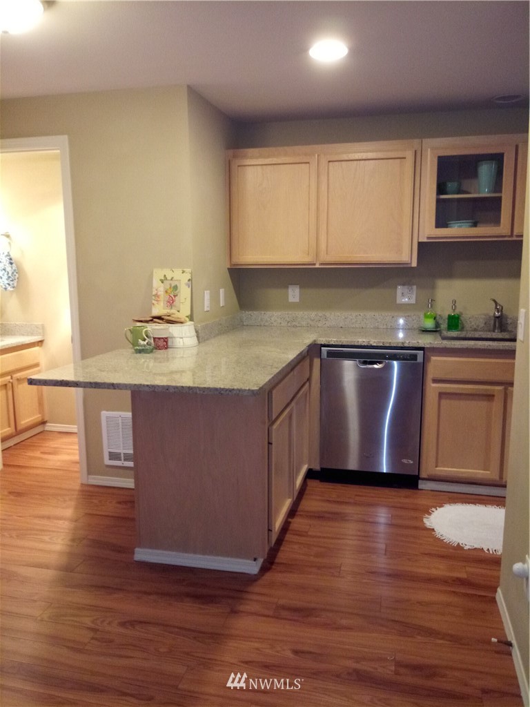 23317 Edmonds Way, Unit 4 Edmonds, WA 98026 - Photo 4 of 24 Gallery Image 4