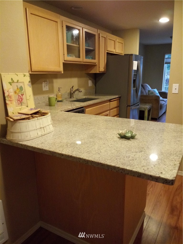23317 Edmonds Way, Unit 4 Edmonds, WA 98026 - Photo 5 of 24 Gallery Image 5