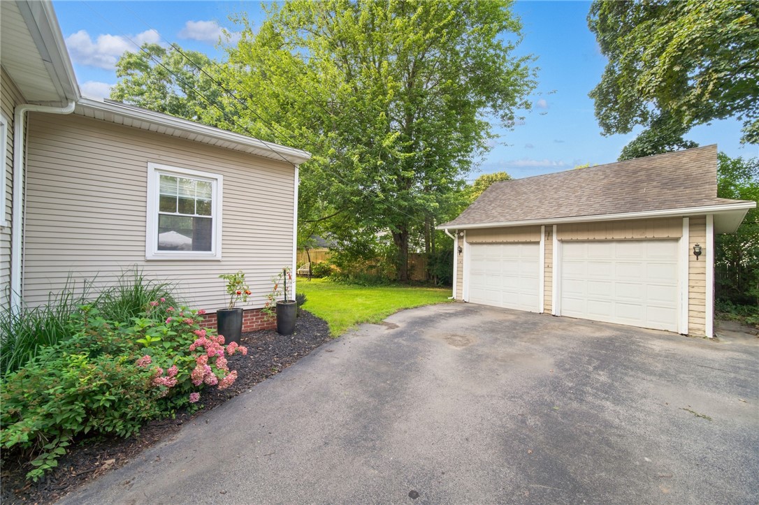148 Merchants Road Rochester, NY 14609 - Photo 27 of 33 Garage
